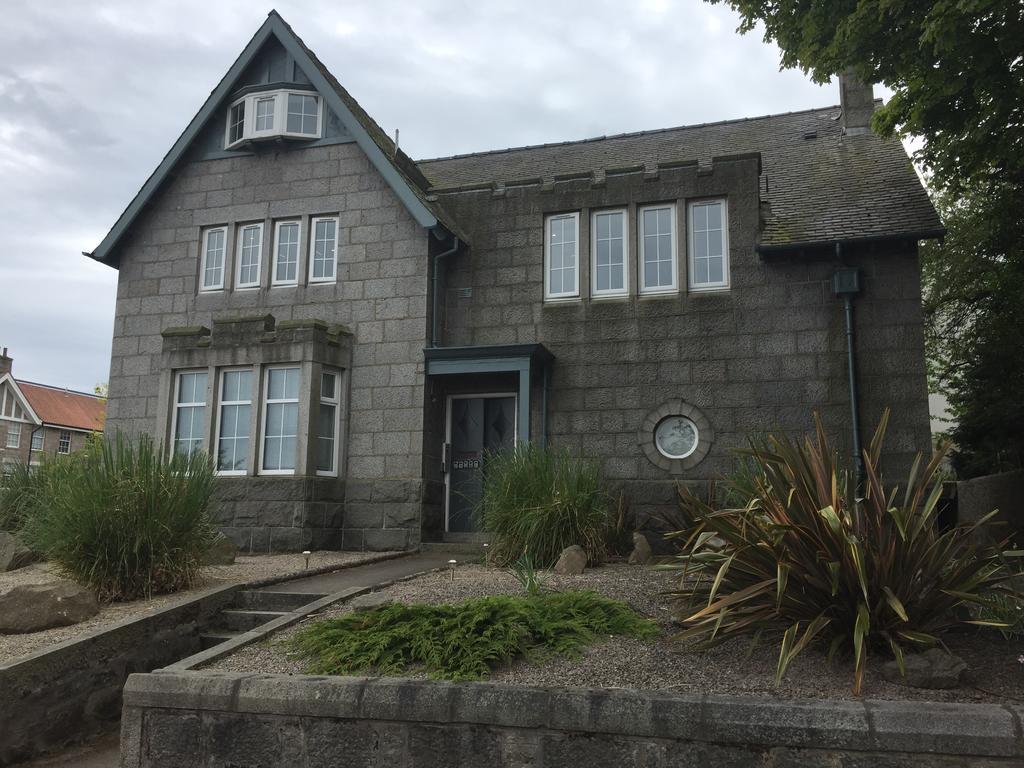 Aberdeen Serviced Apartments - The Lodge Bagian luar foto